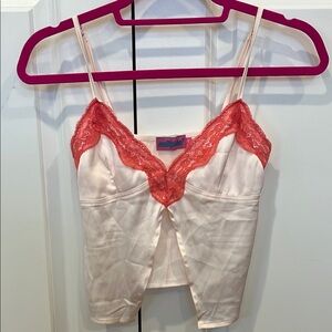 Edikted Lace Satin Split Top Pink